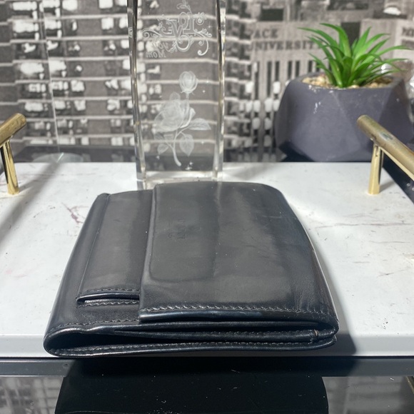 Authentic Gucci Leather Wallet - Picture 12 of 15